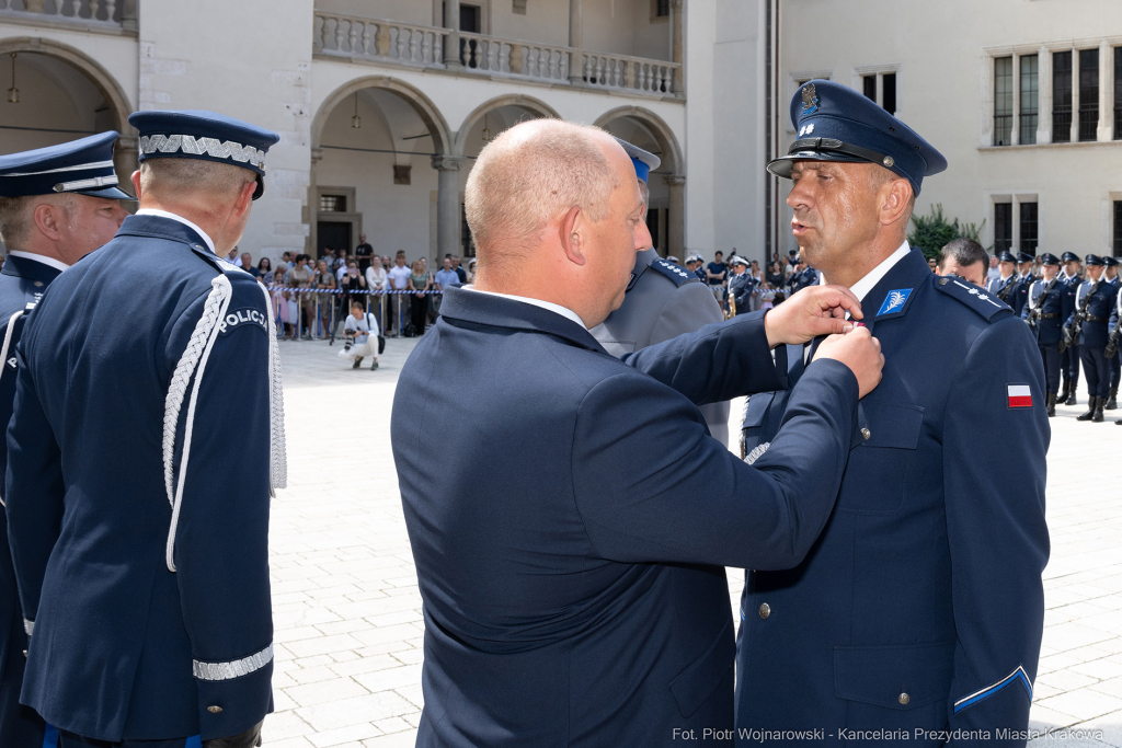 Policja, Święto Policji, Sęk, ślubowanie, Wawel, dziedziniec, Morajko, Smółka, Klęczar, Kuste  Autor: P. Wojnarowski