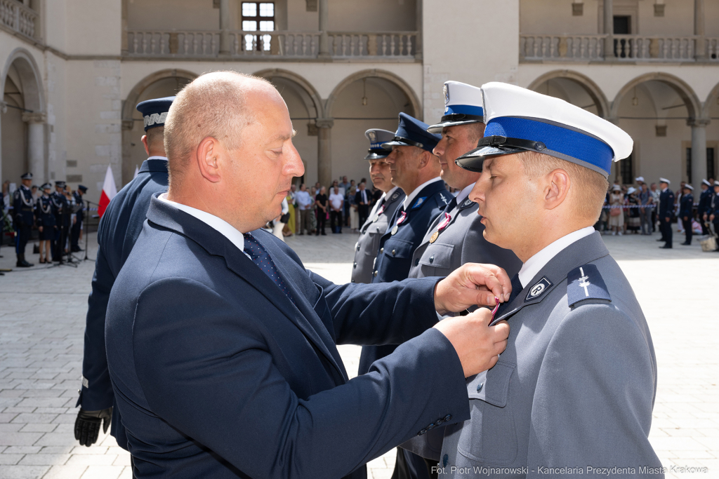 Policja, Święto Policji, Sęk, ślubowanie, Wawel, dziedziniec, Morajko, Smółka, Klęczar, Kuste  Autor: P. Wojnarowski