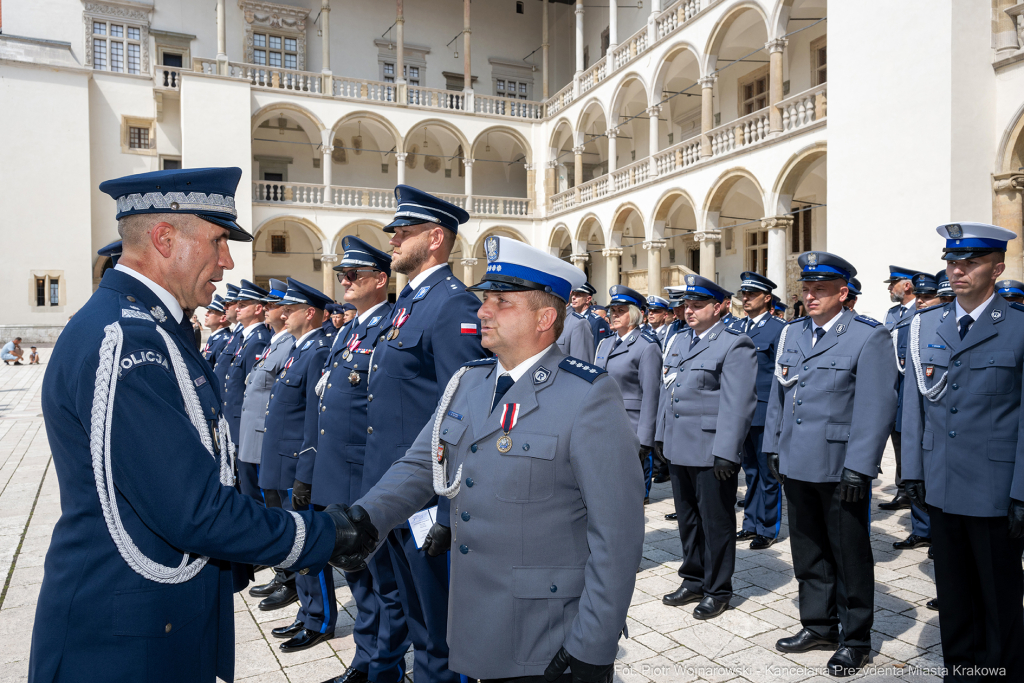 Policja, Święto Policji, Sęk, ślubowanie, Wawel, dziedziniec, Morajko, Smółka, Klęczar, Kuste  Autor: P. Wojnarowski