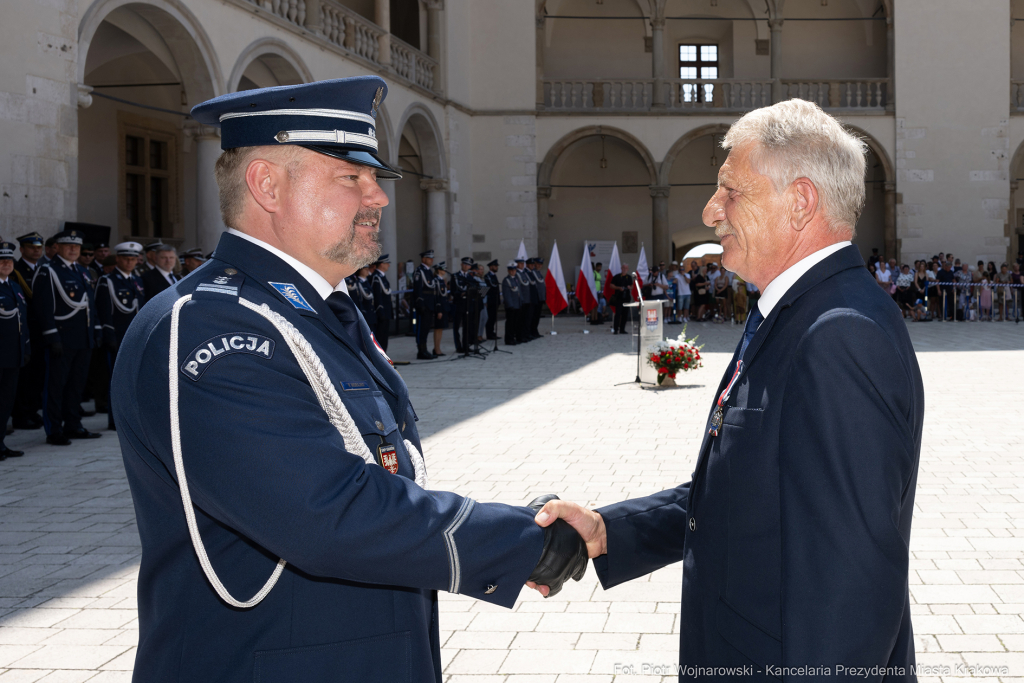 Policja, Święto Policji, Sęk, ślubowanie, Wawel, dziedziniec, Morajko, Smółka, Klęczar, Kuste  Autor: P. Wojnarowski
