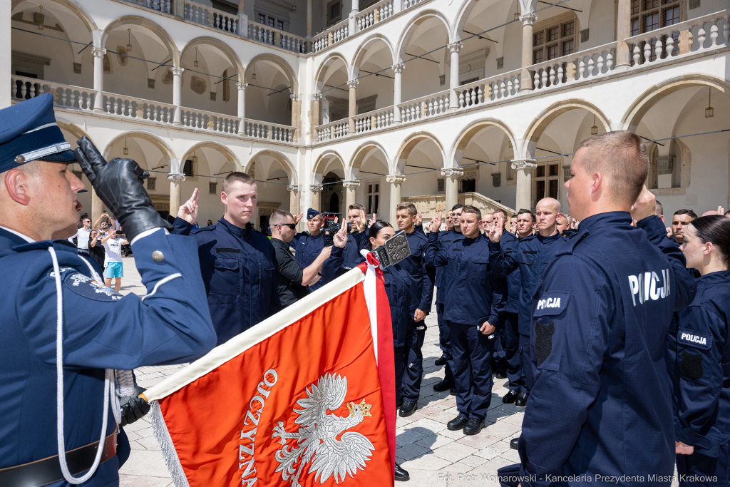 Policja, Święto Policji, Sęk, ślubowanie, Wawel, dziedziniec, Morajko, Smółka, Klęczar, Kuste  Autor: P. Wojnarowski