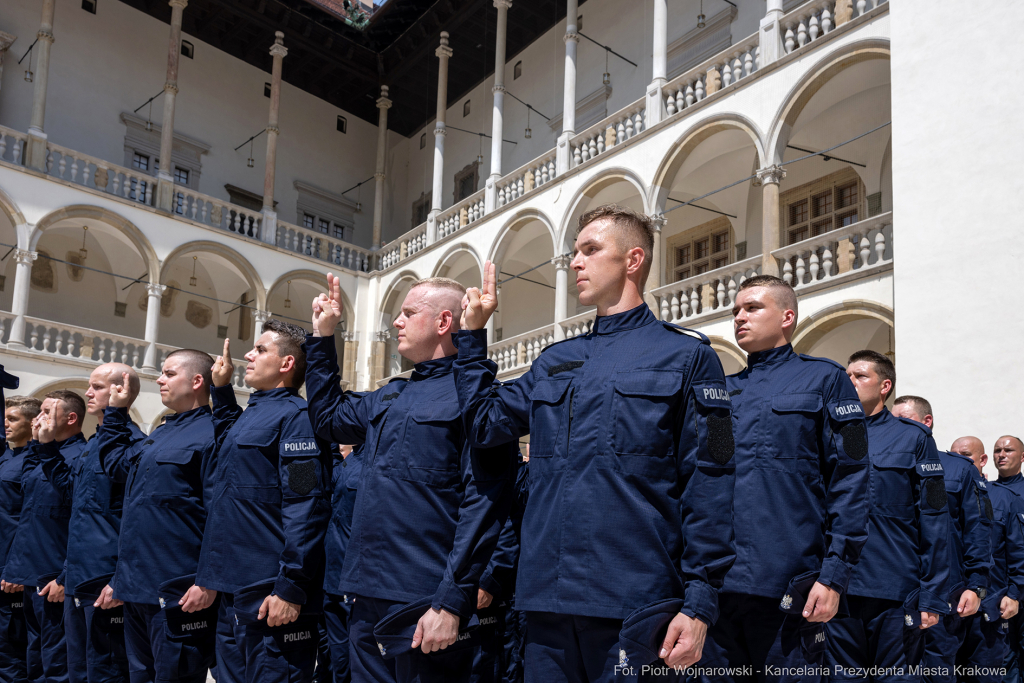 Policja, Święto Policji, Sęk, ślubowanie, Wawel, dziedziniec, Morajko, Smółka, Klęczar, Kuste  Autor: P. Wojnarowski