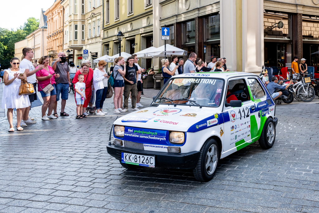 Wielka Wyprawa Maluchów, Iwona Chamielec, Sobiesław Zasada, Rafał Sonik, finał, Rynek Główny,   Autor: P. Wojnarowski