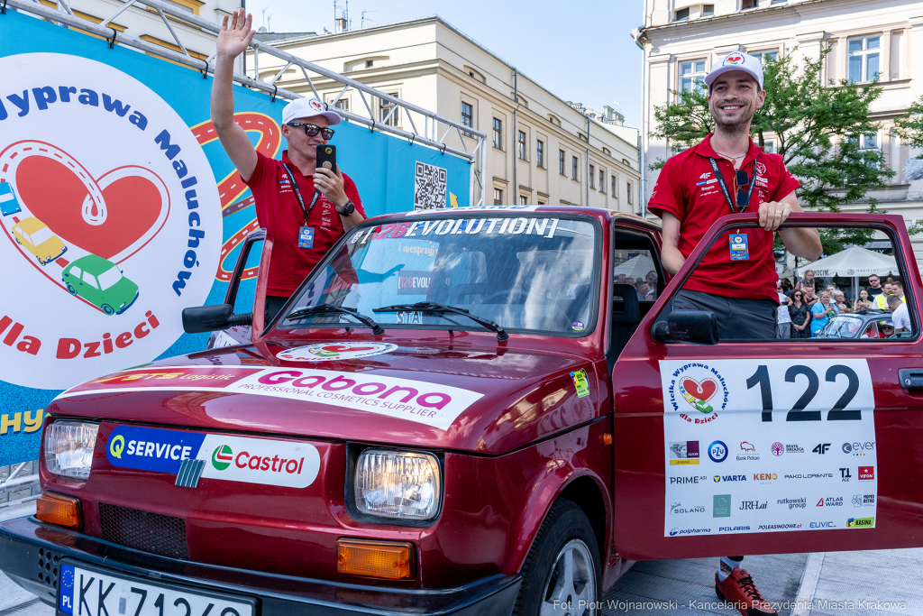 Wielka Wyprawa Maluchów, Iwona Chamielec, Sobiesław Zasada, Rafał Sonik, finał, Rynek Główny,   Autor: P. Wojnarowski