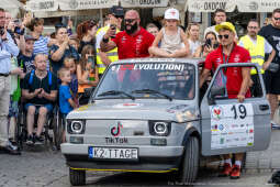 Wielka Wyprawa Maluchów, Iwona Chamielec, Sobiesław Zasada, Rafał Sonik, finał, Rynek Główny, 