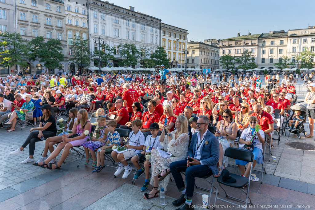 Wielka Wyprawa Maluchów, Iwona Chamielec, Sobiesław Zasada, Rafał Sonik, finał, Rynek Główny,   Autor: P. Wojnarowski