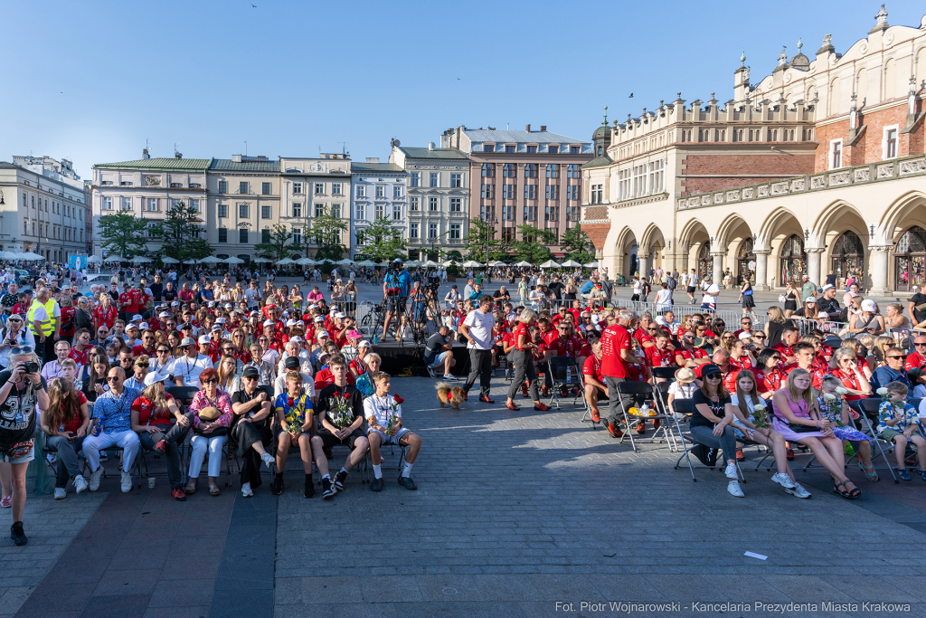 Wielka Wyprawa Maluchów, Iwona Chamielec, Sobiesław Zasada, Rafał Sonik, finał, Rynek Główny,   Autor: P. Wojnarowski