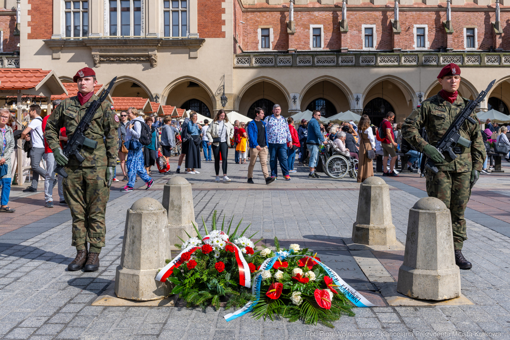 Frankiewicz, Wawel, Chamielec, wieńce, Wawel, Marsz Szlakiem Pierwszej Kompanii Kadrowej, krypta, s  Autor: P. Wojnarowski
