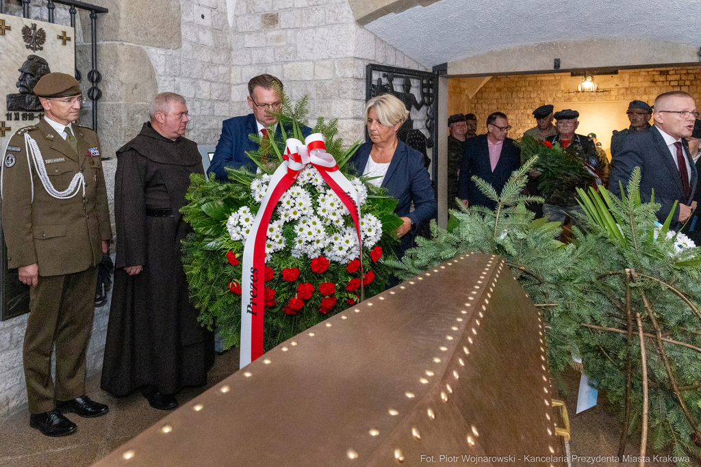 Frankiewicz, Wawel, Chamielec, wieńce, Wawel, Marsz Szlakiem Pierwszej Kompanii Kadrowej, krypta, s  Autor: P. Wojnarowski