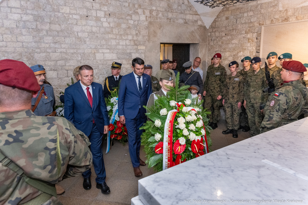 Frankiewicz, Wawel, Chamielec, wieńce, Wawel, Marsz Szlakiem Pierwszej Kompanii Kadrowej, krypta, s  Autor: P. Wojnarowski