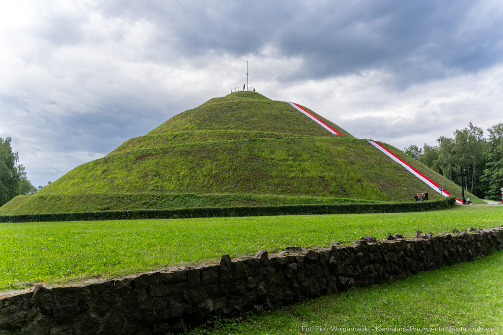 Capstrzyk, Frankiewicz, Kopiec Piłsudskiego, wieńce, Marsz Szlakiem Pierwszej Kompanii Kadrowej, 2  Autor: P. Wojnarowski
