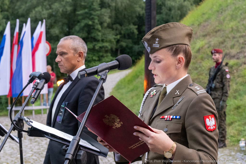 Capstrzyk, Frankiewicz, Kopiec Piłsudskiego, wieńce, Marsz Szlakiem Pierwszej Kompanii Kadrowej, 2  Autor: P. Wojnarowski