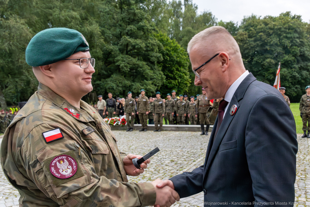 Capstrzyk, Frankiewicz, Kopiec Piłsudskiego, wieńce, Marsz Szlakiem Pierwszej Kompanii Kadrowej, 2  Autor: P. Wojnarowski