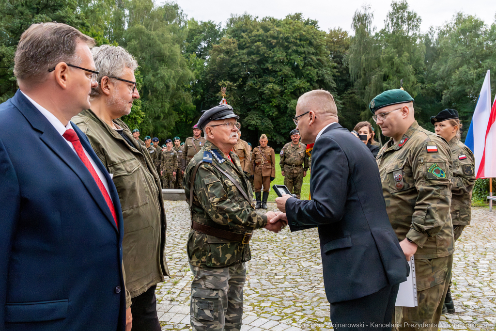Capstrzyk, Frankiewicz, Kopiec Piłsudskiego, wieńce, Marsz Szlakiem Pierwszej Kompanii Kadrowej, 2  Autor: P. Wojnarowski