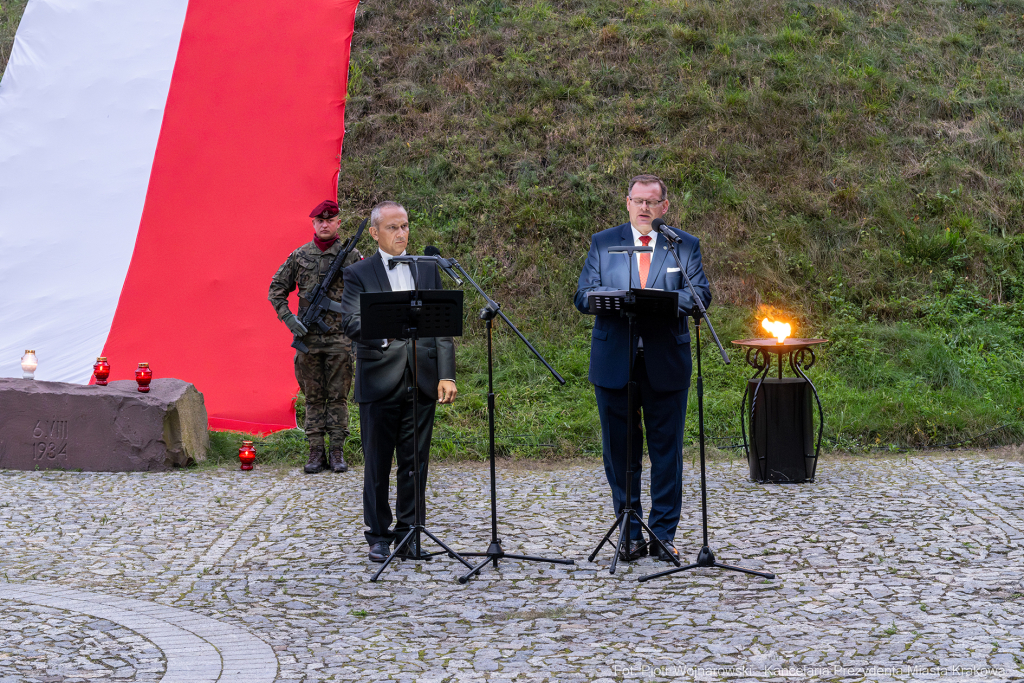 Capstrzyk, Frankiewicz, Kopiec Piłsudskiego, wieńce, Marsz Szlakiem Pierwszej Kompanii Kadrowej, 2  Autor: P. Wojnarowski