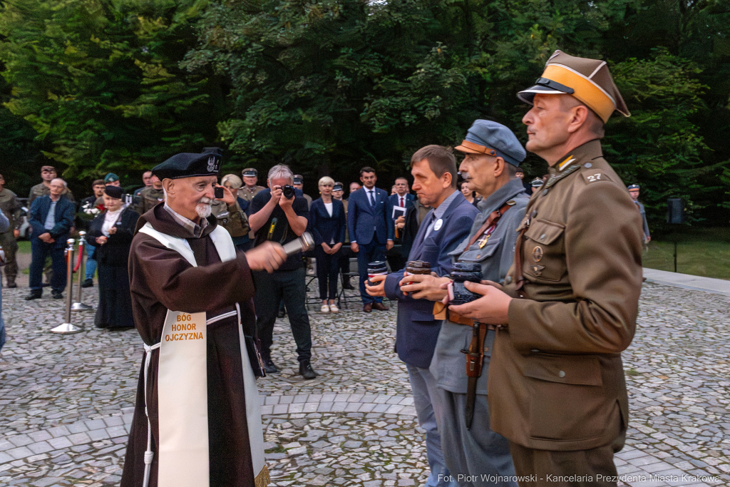 Capstrzyk, Frankiewicz, Kopiec Piłsudskiego, wieńce, Marsz Szlakiem Pierwszej Kompanii Kadrowej, 2  Autor: P. Wojnarowski