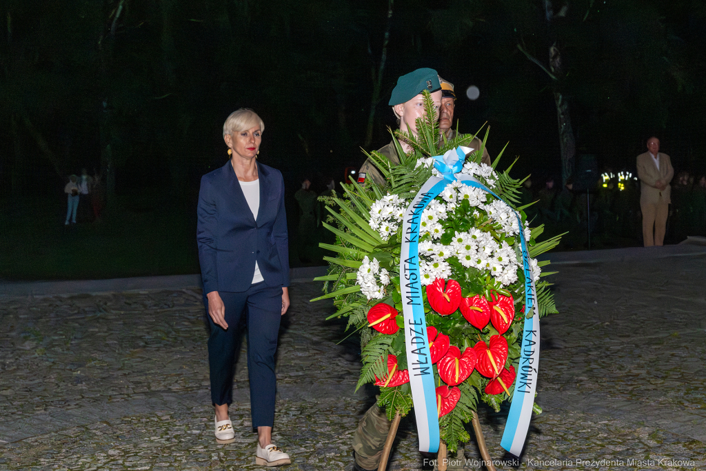 Capstrzyk, Frankiewicz, Kopiec Piłsudskiego, wieńce, Marsz Szlakiem Pierwszej Kompanii Kadrowej, 2  Autor: P. Wojnarowski