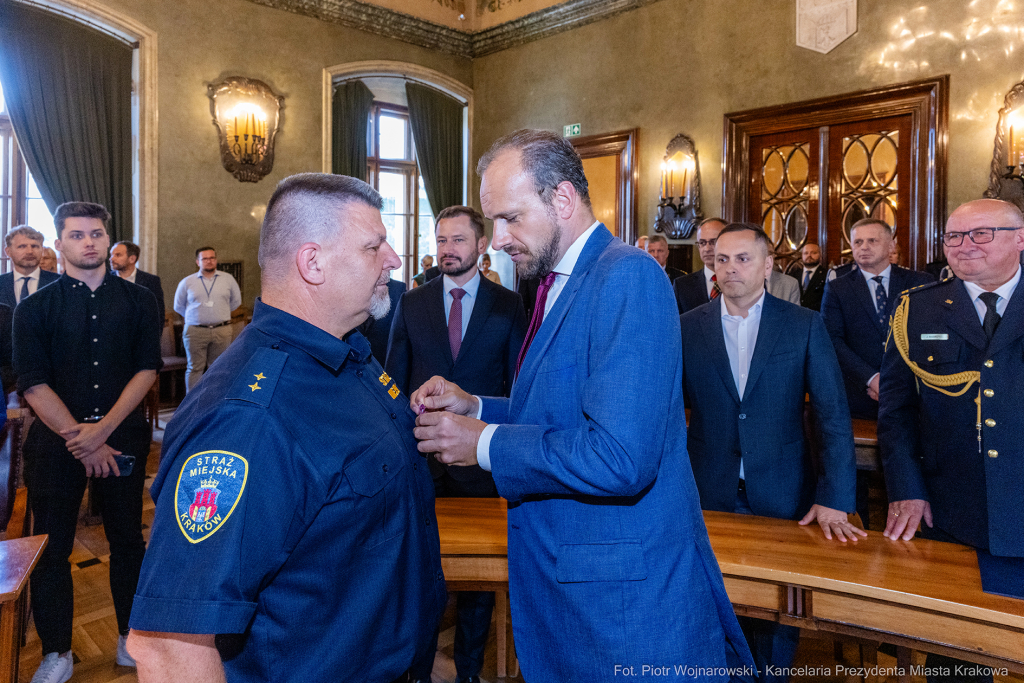 Straż Miejska, Miszalski, Majchrowski, odznaczenia, uroczystość, awanse, Dzień Straży Miejskiej  Autor: P. Wojnarowski