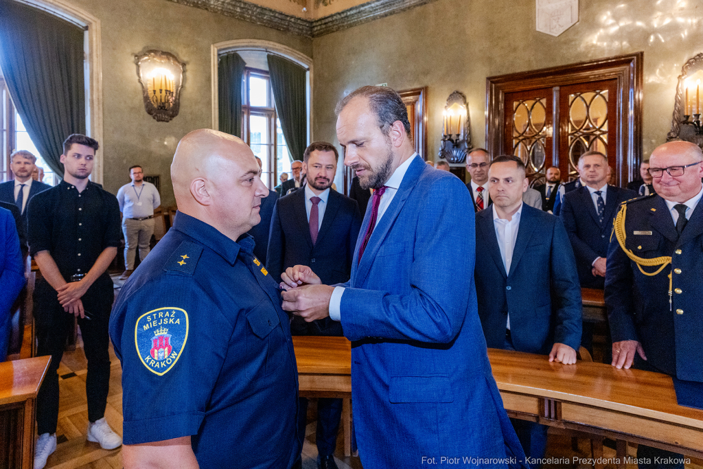 Straż Miejska, Miszalski, Majchrowski, odznaczenia, uroczystość, awanse, Dzień Straży Miejskiej  Autor: P. Wojnarowski