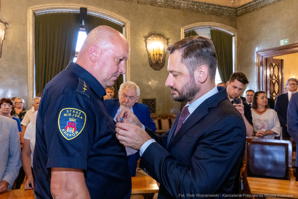 Straż Miejska, Miszalski, Majchrowski, odznaczenia, uroczystość, awanse, Dzień Straży Miejskiej  Autor: P. Wojnarowski