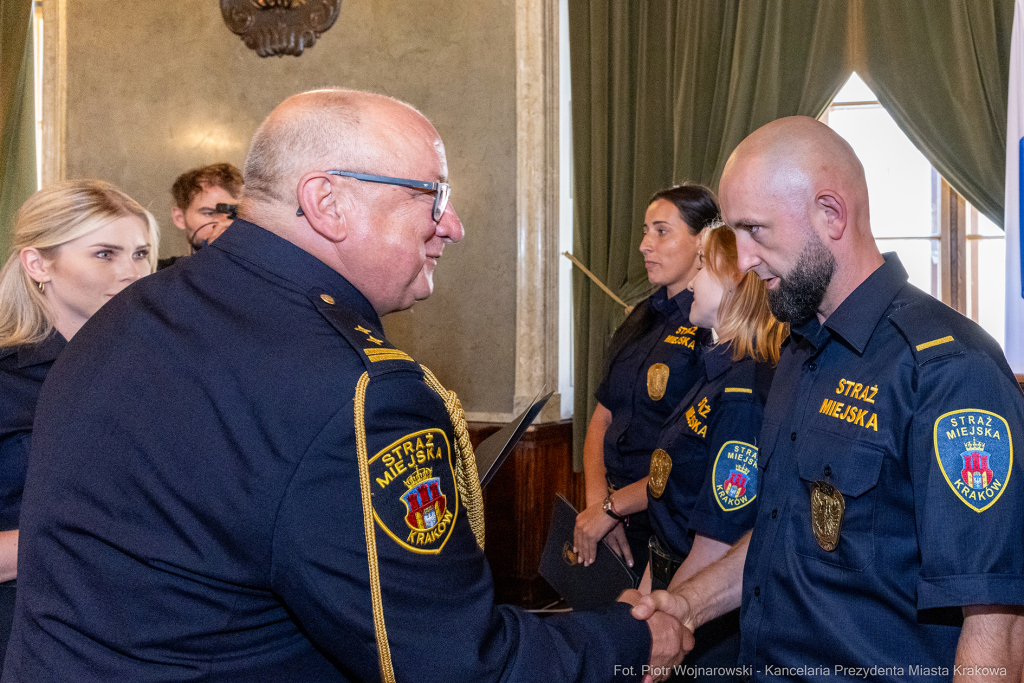 Straż Miejska, Miszalski, Majchrowski, odznaczenia, uroczystość, awanse, Dzień Straży Miejskiej  Autor: P. Wojnarowski