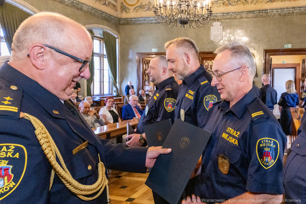 Straż Miejska, Miszalski, Majchrowski, odznaczenia, uroczystość, awanse, Dzień Straży Miejskiej  Autor: P. Wojnarowski
