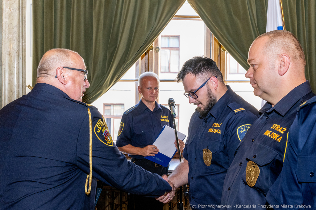 Straż Miejska, Miszalski, Majchrowski, odznaczenia, uroczystość, awanse, Dzień Straży Miejskiej  Autor: P. Wojnarowski