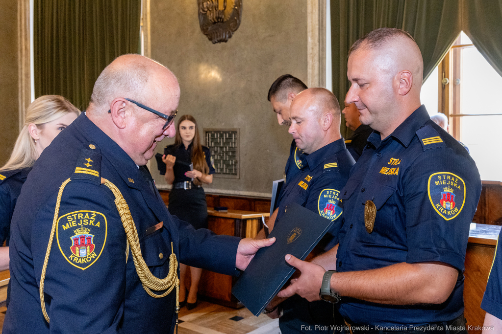 Straż Miejska, Miszalski, Majchrowski, odznaczenia, uroczystość, awanse, Dzień Straży Miejskiej  Autor: P. Wojnarowski