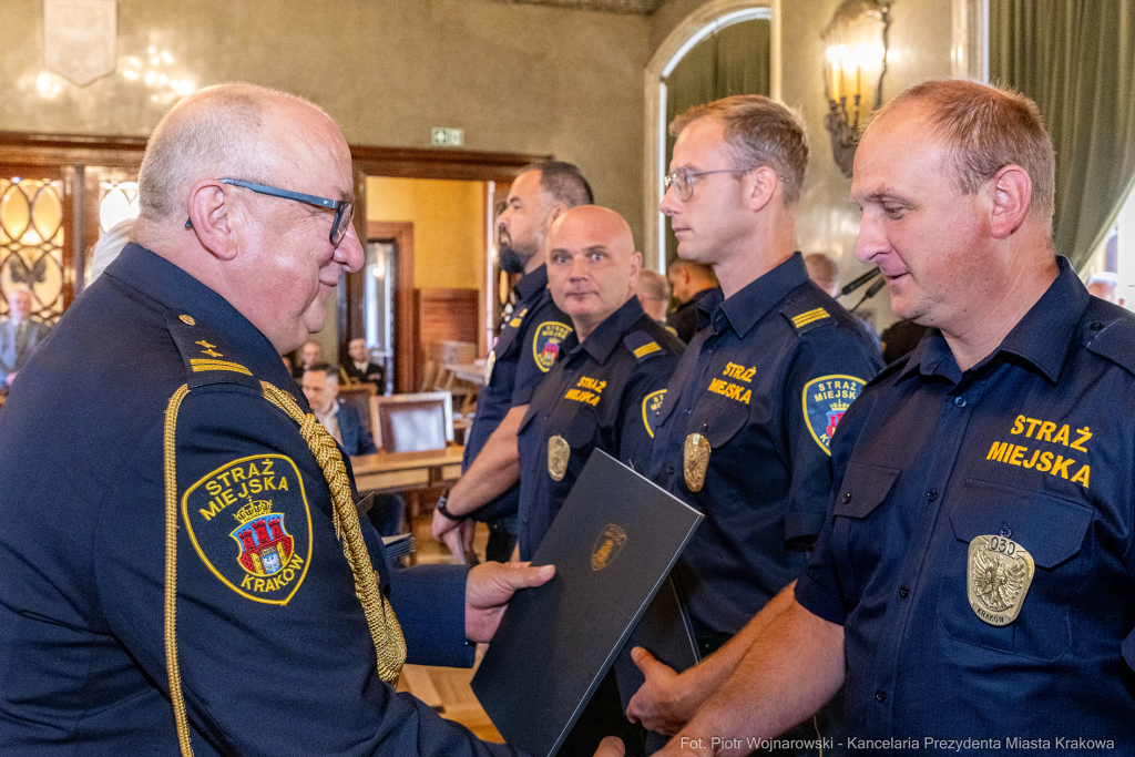Straż Miejska, Miszalski, Majchrowski, odznaczenia, uroczystość, awanse, Dzień Straży Miejskiej  Autor: P. Wojnarowski