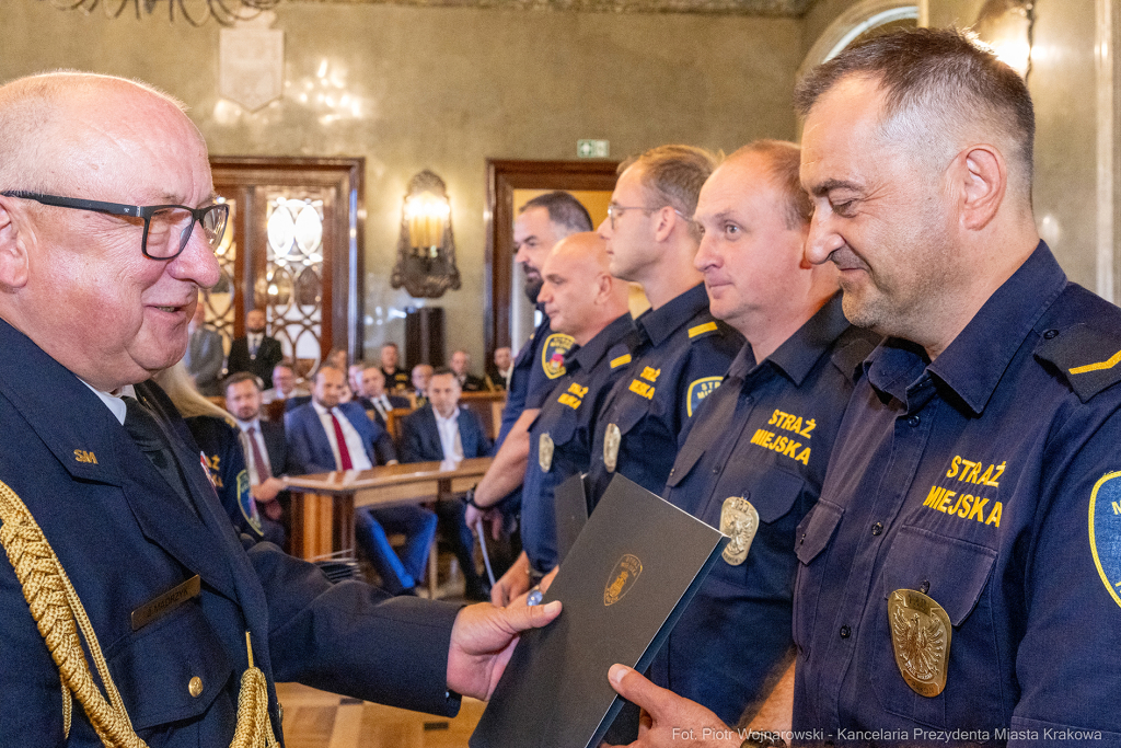 Straż Miejska, Miszalski, Majchrowski, odznaczenia, uroczystość, awanse, Dzień Straży Miejskiej  Autor: P. Wojnarowski