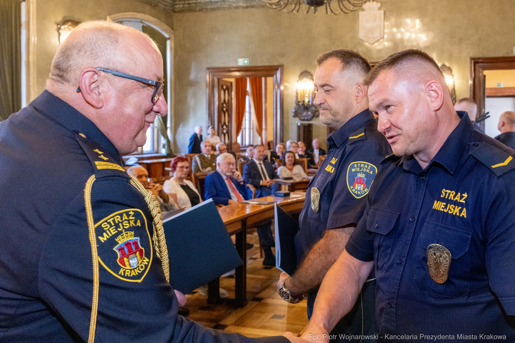 Straż Miejska, Miszalski, Majchrowski, odznaczenia, uroczystość, awanse, Dzień Straży Miejskiej  Autor: P. Wojnarowski