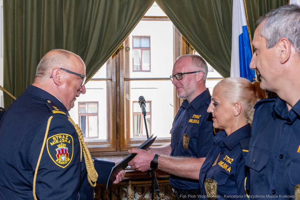 Straż Miejska, Miszalski, Majchrowski, odznaczenia, uroczystość, awanse, Dzień Straży Miejskiej  Autor: P. Wojnarowski