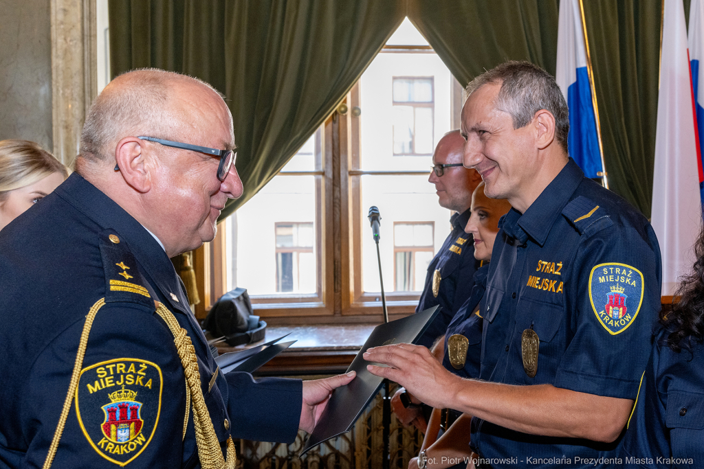 Straż Miejska, Miszalski, Majchrowski, odznaczenia, uroczystość, awanse, Dzień Straży Miejskiej  Autor: P. Wojnarowski