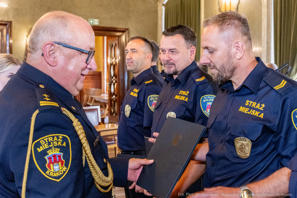 Straż Miejska, Miszalski, Majchrowski, odznaczenia, uroczystość, awanse, Dzień Straży Miejskiej  Autor: P. Wojnarowski