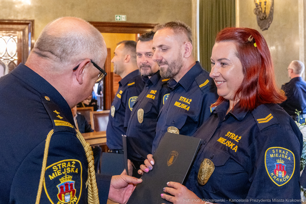 Straż Miejska, Miszalski, Majchrowski, odznaczenia, uroczystość, awanse, Dzień Straży Miejskiej  Autor: P. Wojnarowski