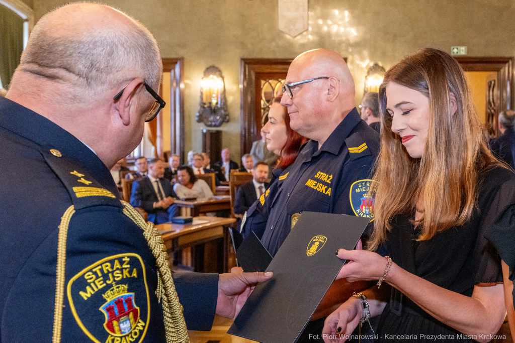 Straż Miejska, Miszalski, Majchrowski, odznaczenia, uroczystość, awanse, Dzień Straży Miejskiej  Autor: P. Wojnarowski