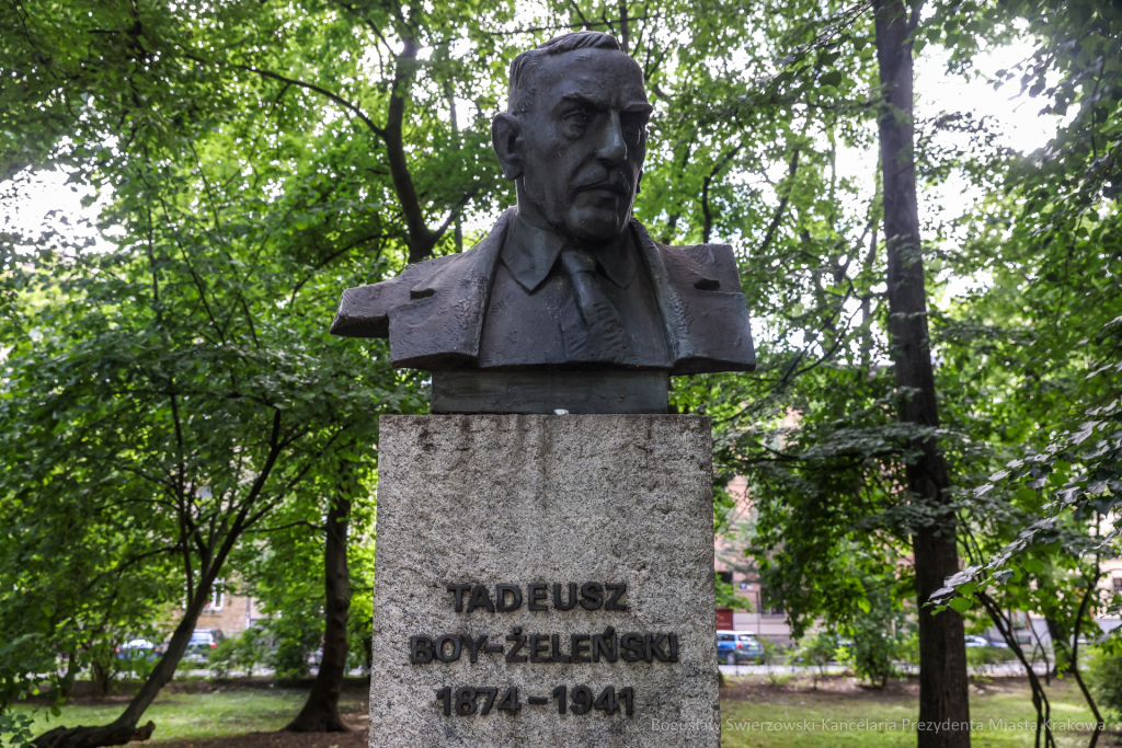 Tadeusz Boy-Żeleński, 83. rocznica, pomnik, Planty, kwiaty, uroczystość, Klaman  Autor: B. Świerzowski