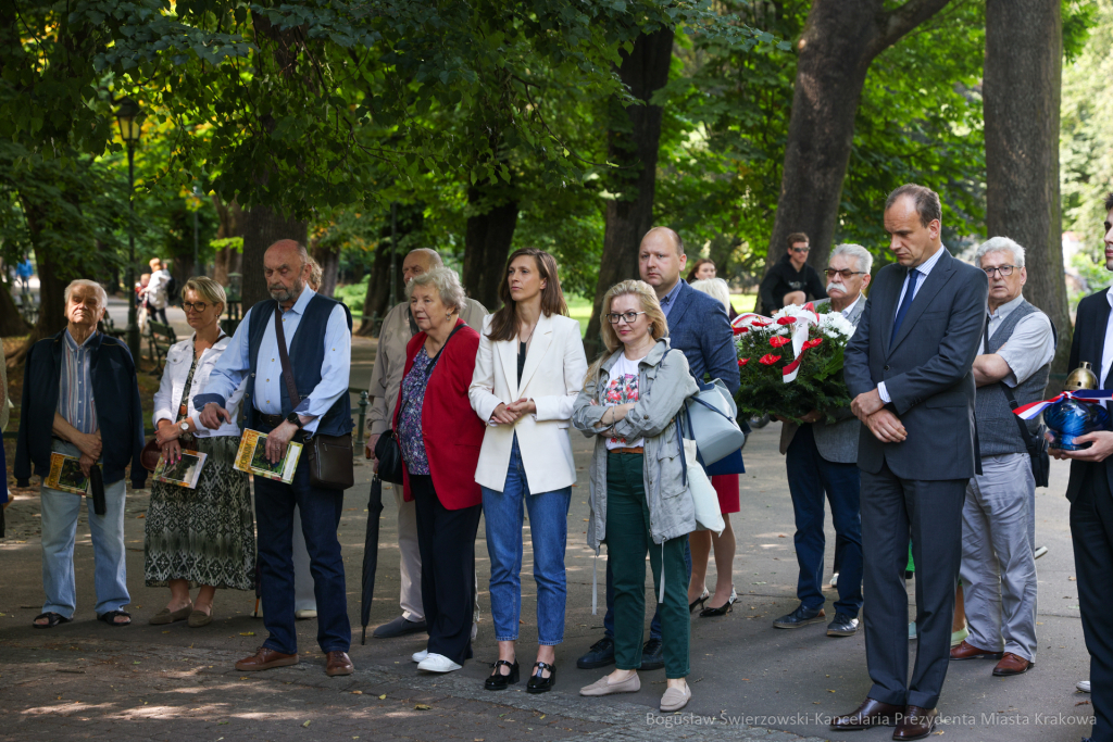 Tadeusz Boy-Żeleński, 83. rocznica, pomnik, Planty, kwiaty, uroczystość, Klaman  Autor: B. Świerzowski