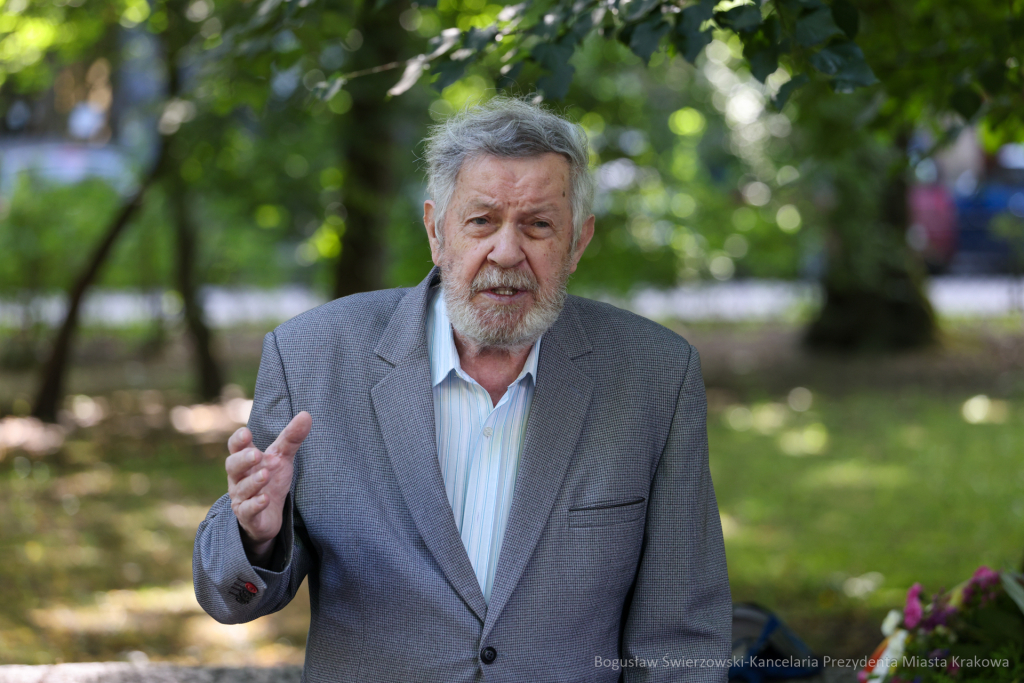 Tadeusz Boy-Żeleński, 83. rocznica, pomnik, Planty, kwiaty, uroczystość, Klaman  Autor: B. Świerzowski