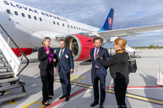 pw_368_004_fot. piotr wojnarowski.jpg-Miszalski, Peter Pellegrini, powitanie, lotnisko, Balice