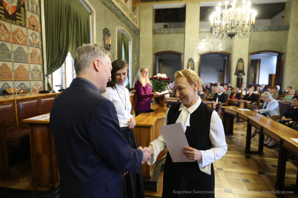 wręczenie, nagrody prezydenta, Klaman, nauczyciele, dyrektorzy, Domańska, Pasek  Autor: B. Świerzowski