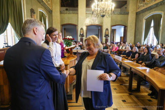 wręczenie, nagrody prezydenta, Klaman, nauczyciele, Domańska, Pasek, przedszkola, podstawowe