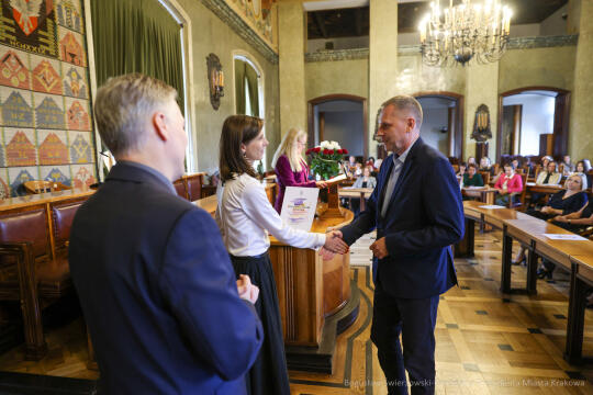 wręczenie, nagrody prezydenta, Klaman, nauczyciele, Domańska, Pasek, przedszkola, podstawowe