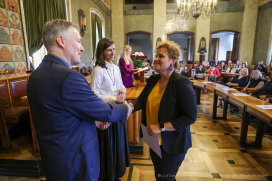 wręczenie, nagrody prezydenta, Klaman, nauczyciele, Domańska, Pasek, przedszkola, podstawowe