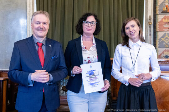 wręczenie, nagrody prezydenta, Klaman, nauczyciele, Domańska, Pasek, przedszkola, podstawowe