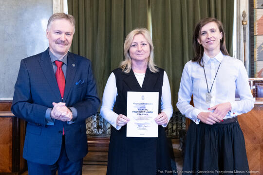 wręczenie, nagrody prezydenta, Klaman, nauczyciele, Domańska, Pasek, przedszkola, podstawowe