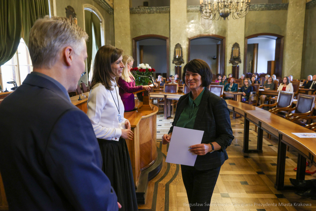 wręczenie, nagrody prezydenta, Klaman, nauczyciele, Domańska, Pasek, licea, ponadpodstawowe  Autor: B. Świerzowski