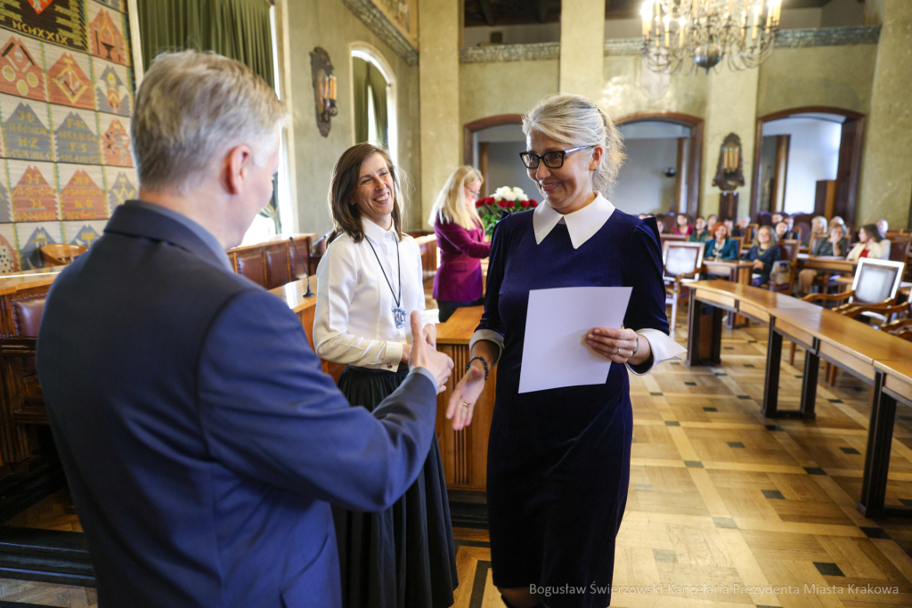 wręczenie, nagrody prezydenta, Klaman, nauczyciele, Domańska, Pasek, licea, ponadpodstawowe  Autor: B. Świerzowski