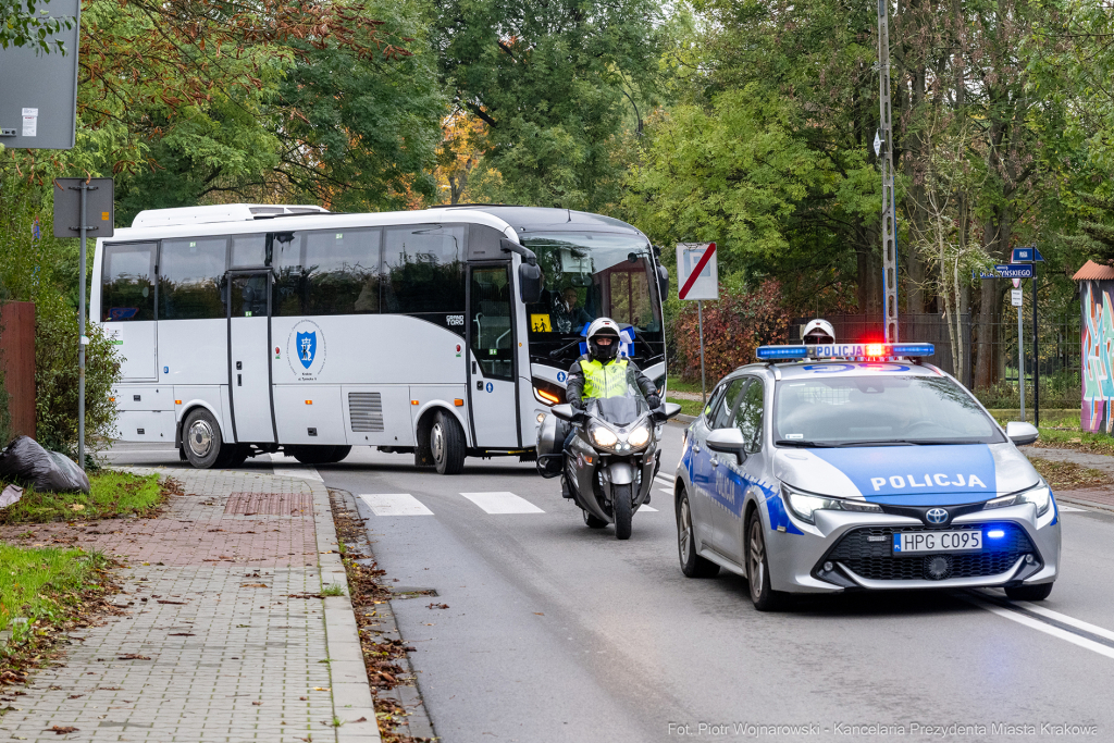 Miszalski, autobus, Centrum dla Niewidomych i Słabowidzących, Tyniecka, Chamielec, Nawratowicz-Stu  Autor: P. Wojnarowski