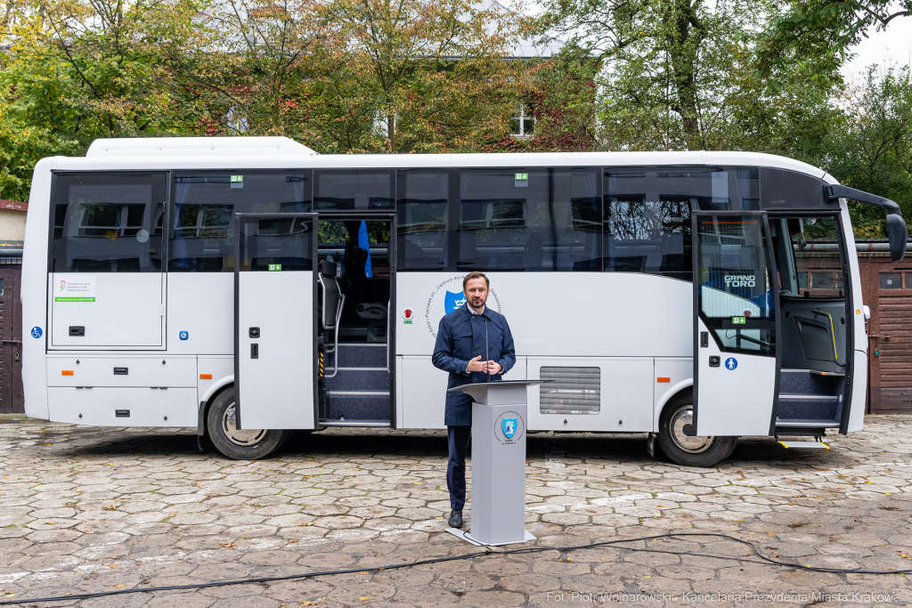 Miszalski, autobus, Centrum dla Niewidomych i Słabowidzących, Tyniecka, Chamielec, Nawratowicz-Stu  Autor: P. Wojnarowski